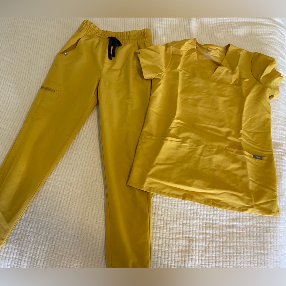 Figs Yellow Scrubs